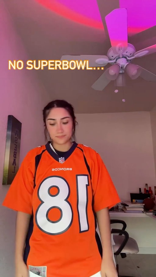 from 🏈🧡💙——> ⚾️🤍💙 
•
•
#broncos #dodgers #sportsydesmadres #broncoscountry #dodgernation