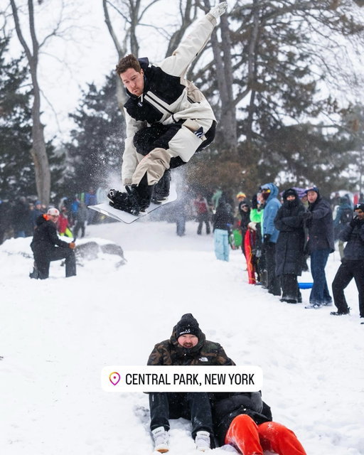Season two location scouting? 👀 

⬆️ @shaunwhite
⬇️ @shanemgillis 

📷 @thestewartofny 
#TheSnowLeague