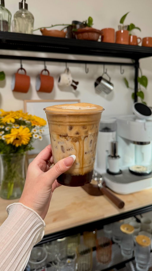 French Toast Iced Latte - instant espresso edition 🍁☕️🤍

It’s been a while since I made this latte y no se porque?! It truly is so easy and delicious pero my tip would be to not skip out on the pinch of salt! For this latte you need: 

• instant espresso 
• 1 tbsp maple syrup 
• 1/2 tbsp brown sugar 
• dash of cinnamon 
• pinch of salt 

#frenchtoast #frenchtoastlatte #instantcoffee #coffeerecipes #coffeeathome