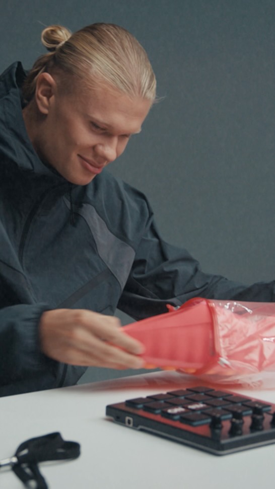 NIKE MIND INTAKE SESSION

Athlete:
Erling Haaland
Striker

Key finding:
“Every step I take, I think of what I feel in my feet—which is a good thing.”

Brought to you by Nike Mind: A MIND-ALTERING SHOE. Restocks coming soon.