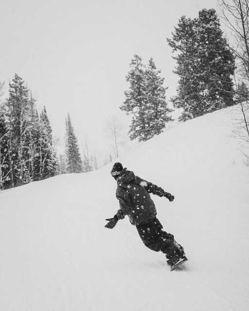 BACK ON SNOW 🫡 About 4 months ago on my 1st day riding this year I knuckled a jump at @thestompinggroundspark and totally shattered my foot, dislocated it in 2 spots and broke my heel.  I wanted to say thank you to everyone who got me back on snow so fast especially @celine_val , @teamdrg and my surgeon Dr Beals .  I really thought I was gonna miss majority of the season but being taken care of by the best of the best has been so key to getting back on snow long before anyoone thought I would be able to.  I still have a while to go before I’m back to the level I want to be at but i’m enjoying all the little steps along the way… just being able to turn my board and take a lap with friends feels so good.  I love snowboarding ❤️