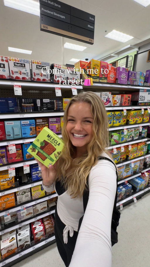 If you need a new go-to snack this is it🤭🤍 @eatmezcla is available at Target! @target #puffcrispyclub #mezclabars