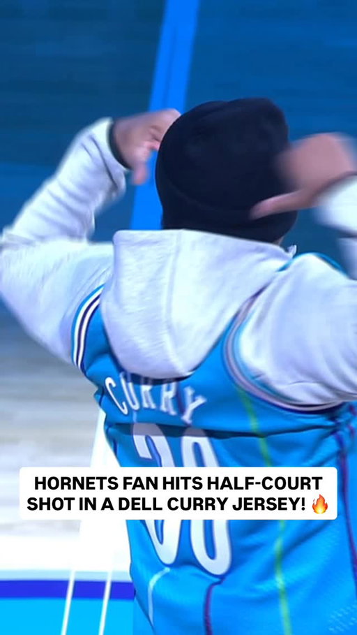 This @hornets fan drained the half-court shot then showed everyone he was repping Dell Curry’s #30! 🙌