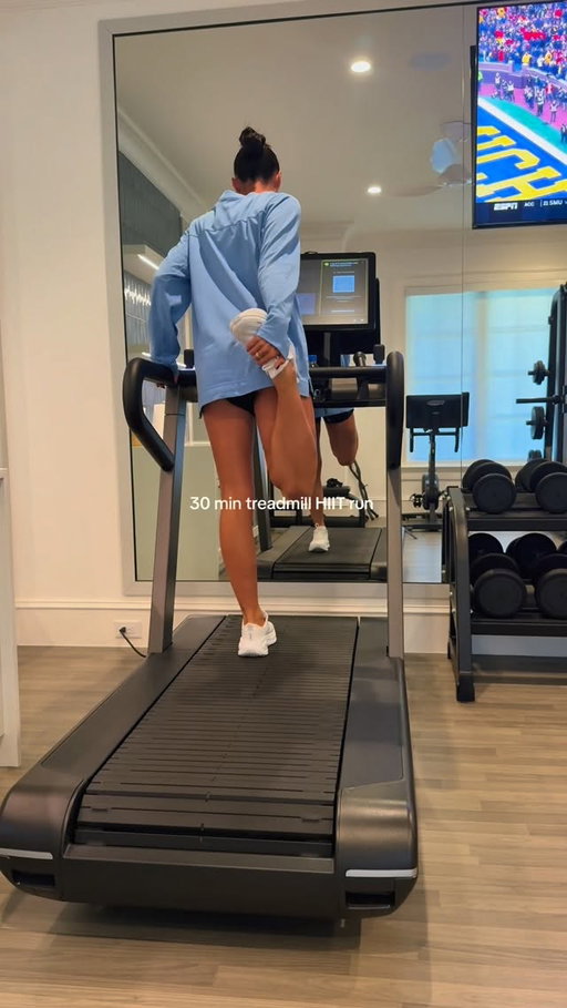 Snow day treadmill workout ❄️ 🏃‍♀️ quick 30 min burn! If you want to extend it add another block 💪 #treadmill #workout #run #treadmillworkout