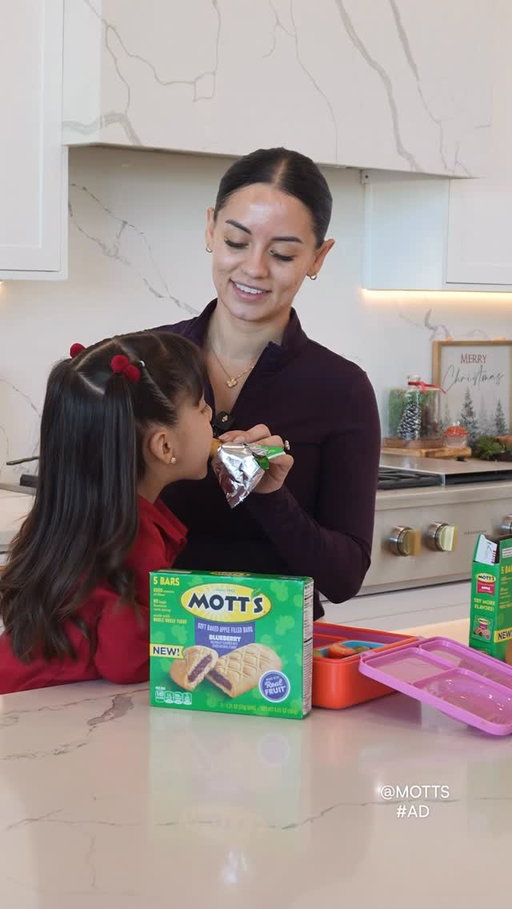 #ad Back to routine, but making it smoother 🍎 
School mornings are busy but snacks don’t have to be. 
Mott’s Soft Baked Apple Filled Bars = one less thing to think about. #Motts @motts

*These Soft Baked Apple Filled Bars are made with apple puree. See packaging for the complete list of ingredients. They are not intended to replace fruit in the diet.*