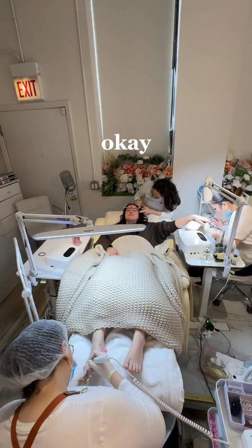 This is the only way I want to get my nails done now!! 💕💅 @luxy_nails_and_lashes is a MUST-visit nail salon in Chicago! Huge thanks to their team for having me 🫶 

#chicagonailsalon #chicagonails #chicago #nailslon #chicagobeauty