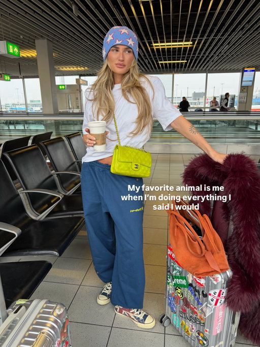 love a good airport shoot while waiting