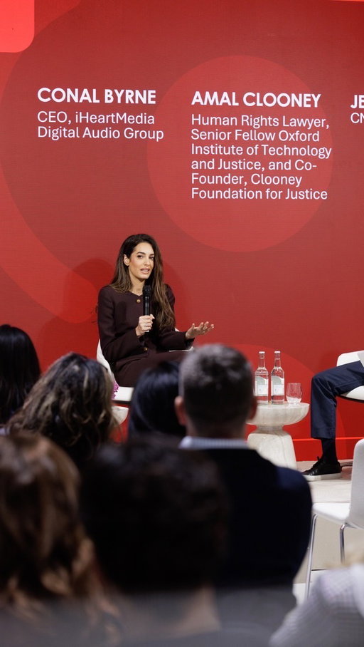 A powerful reminder from the Davos stage: Progress happens when we champion diversity and stand up for what we believe in. Amal Clooney, Jessica Jensen, and Conal Byrne show what leadership with conviction looks like.