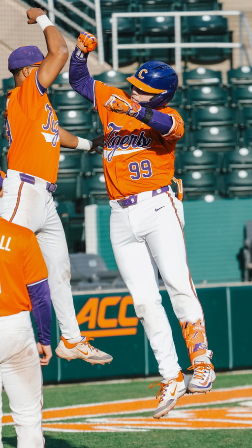 Nighttime Batting Practice 🌙

#collegebaseball #clemsonbaseball #reels