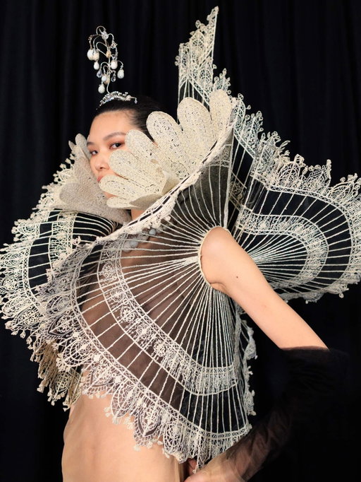 Schiaparelli Spring 2026 Couture Show, Paris Haute Couture Week

#Schiaparelli #ParisHauteCoutureWeek #DanielRoseberry