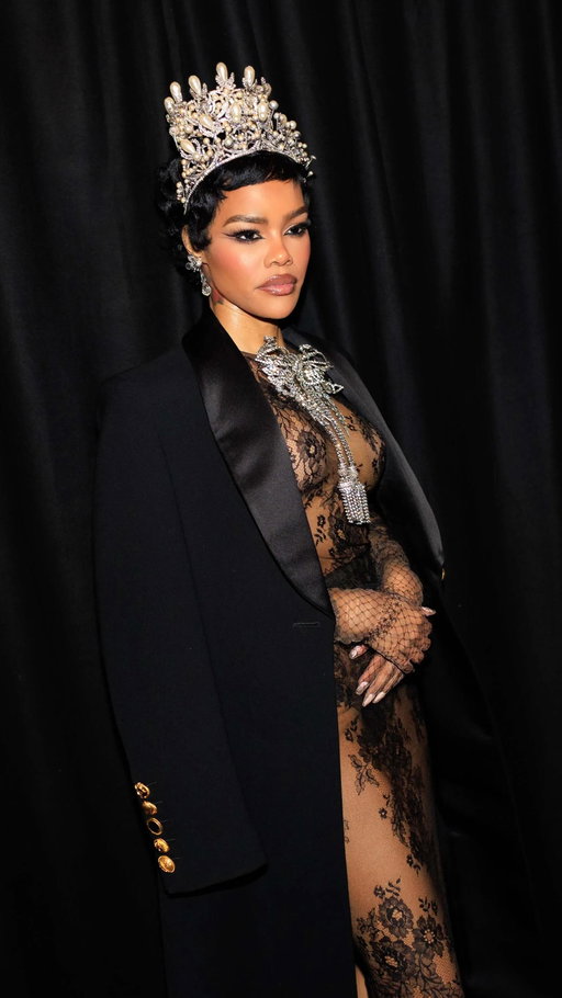 Teyana Taylor, Jodie Turner-Smith, Leïla Bekhti, Heart Evangelista, Carla Bruni & more at the Schiaparelli Spring 2026 Couture Show, Paris Haute Couture Week
 
#Schiaparelli #DanielRoseberry #TeyanaTaylor #DemiMoore