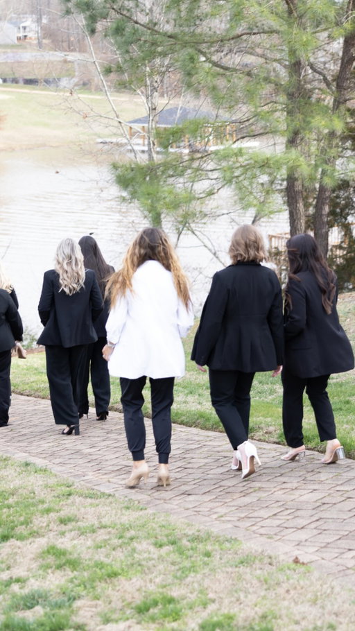 Falling in love again and again sums it all up! How lucky are we to have a team that feels like family? ✨💖
•
•
•
#digitalmarketing #socialmediamanagers #femalefounder #contentcreatorsclub #marketingstudio #socialmediatips