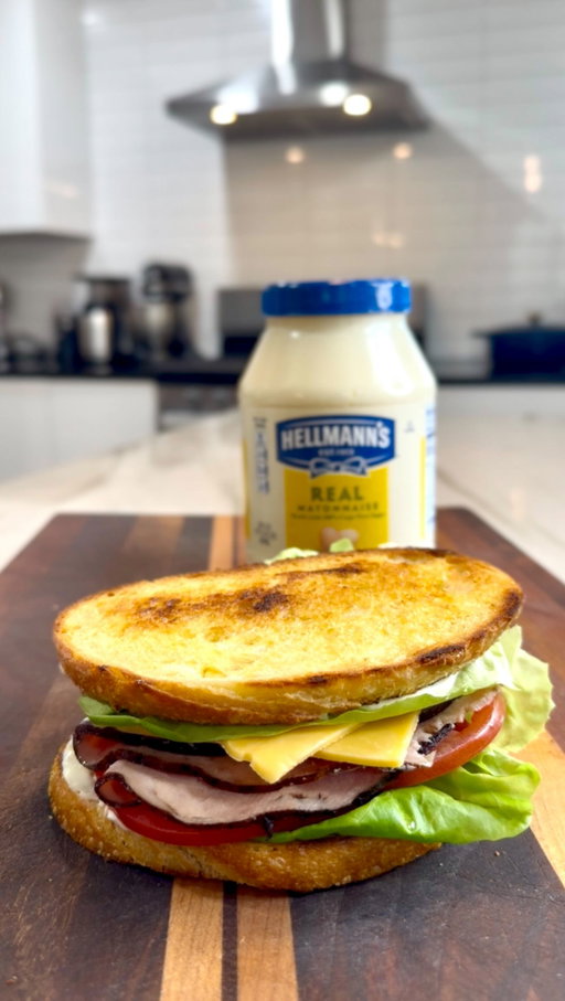 For the Big Game, I got early access to something @hellmannsmayonnaise is doing — and this sandwich says it all. 🥪 Creamy. Rich. Built the right way. Hellmann’s makes this taste so good, so good, so good. Be sure to recreate this sandwich yourself and stay tuned for what Hellmann’s is dropping on 2/8 during the Big Game 

#HellmannsPartner #Football #Food #Foodie #Sandwich