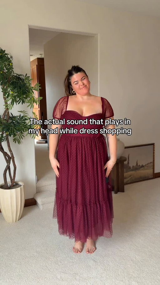 God forbid a dress comes in the size you order it in ‼️‼️