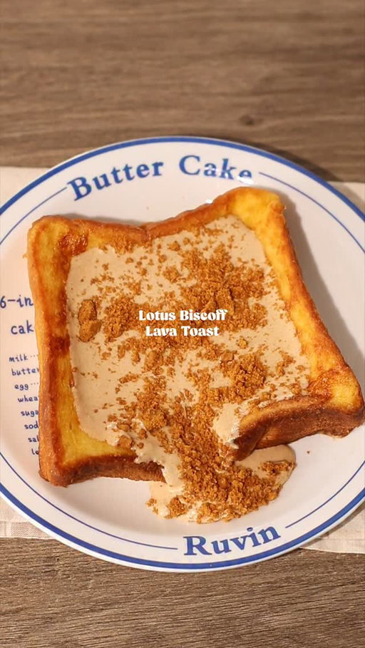 🍞 Lotus Biscoff Lava Toast

📝 Recipe

1 Egg
30ml • Milk
2 Slices • Bread
15g • Condensed Milk
1 tbsp • Butter

Lotus Biscoff Cream 🥛:
3-4 Pieces • Lotus Biscoff Biscuit
25g • Whipping Cream
25g • Milk

Instructions:

• French Toast Mixture
- in a bowl, crack open 1 egg, pour milk
- whisk to mix

• Bread
- spread condensed milk on bread and stack another bread on top
- dip / coat the bread in the egg mixture

• Cooking; Bread
- heat the pan with butter in medium heat
- once the butter melted, turn the stove into low heat
- fry the bread that has been coated with the egg mixture until both sides turn into golden brown

• Lotus Biscoff Cream
- in a jug, crush the lotus biscoff biscuits
- pour whipping cream and milk
- mix with hand mixer / milk frother

• Finishing; Lotus Biscoff Lava Toast
- flatten the bread / french toast in the middle to create space for the cream
- pour lotus biscoff cream onto the bread
- add biscuits chunks on top and enjoy!

//

Easy recipe at home with IC! 🍞

—

#homecafe #asmr #breadrecipe #frenchtoast #biscoff