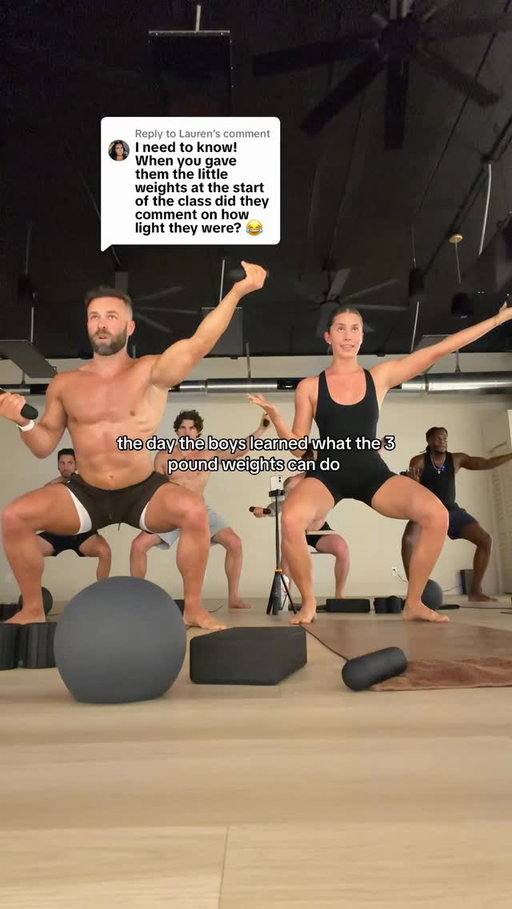 The day the boys learned 315 pounds can equal 3 pounds in my class 

comment ME to get my signature sculpt training method online JUST LIKE THIS⭐️

@onbrandhotstudio 

#fitnessinstructor #matpilates #matworkout #mendoingpilates #boysvsgirls