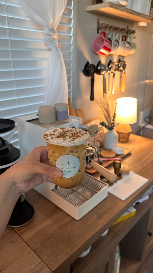 The Teddy Graham Latte is this weeks most ordered so far! With notes of honey, graham cracker, cinnamon and vanilla it’s crowd pleaser! Topped with either strawberry or vanilla cold foam 🤩 #azcoffee #homecafe #teddygraham #icedcoffee