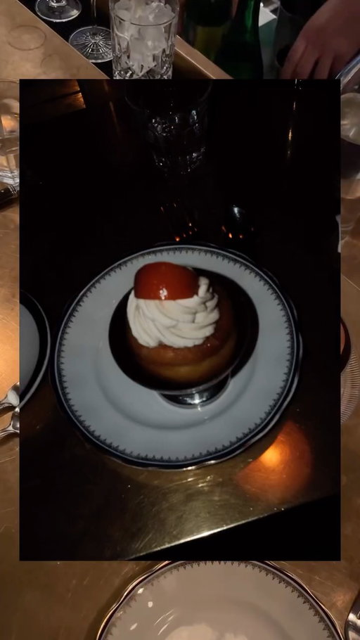 On est vraiment gâtés à Montréal en terme de restaurants. Ça peut même faire que des fois, y’a trop de choix. Je vous propose ici, en collaboration avec Tourisme Montréal, mes 5 endroits de prédilection pour aller casser la croute. J’ai gardé le meilleur pour la fin 😉 @montreal 

@vinmonlapin @lundisausoleil @bybloslepetitcafe @barhenriettamtl @restaurantleserpent