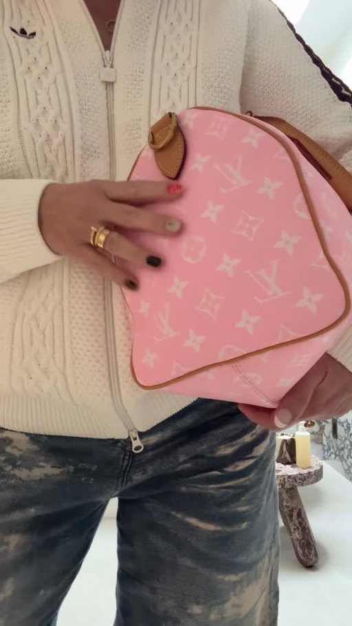 These are the Louis Vuitton bags I reach for — again and again.

I’ve collected Louis Vuitton for years, and these five are the ones that naturally fit into my life.

Not about trends.
Not about price.
Just the bags that make sense for how I actually move through my days.

If you had to choose just one LV bag, which would it be?

Save this if you’re deciding on your next bag.

#louisvuitton 
#designerbags 
#luxurystyle 
#everydayluxury 
#bagcollection