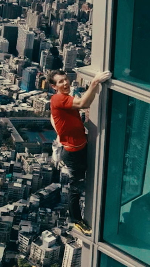 Alex Honnold mic’d up, completely unbothered free soloing Taipei 101 while I spiral over mild inconveniences. 

📺: SKYSCRAPER LIVE