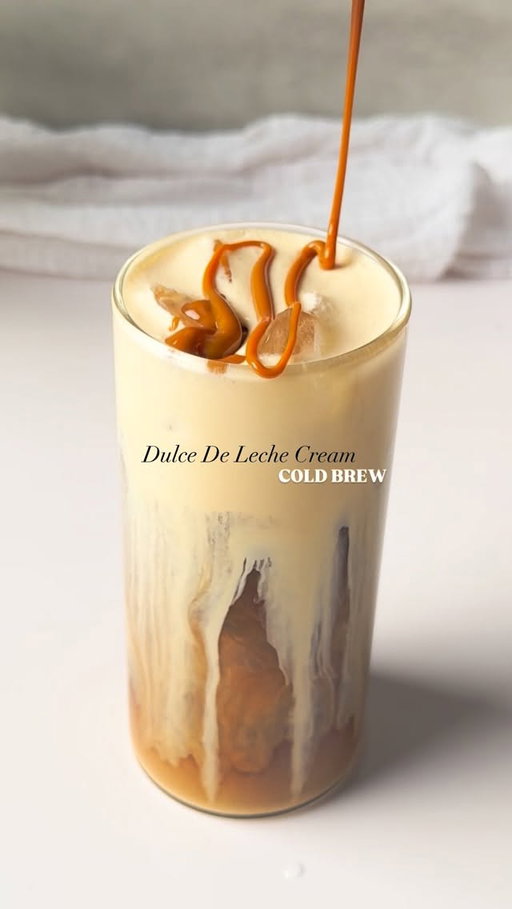 Dulce de Leche Cream Cold Brew ✨

Recipe:
Ice 
Cokd brew coffee
1 tbsp vanilla syrup
Dulce de Leche cream cold foam ( 3 Tbsp heavy cream + 2 Tbsp milk + 1 Tbsp dulce de leche )

#coldbrewcoffee #coffeegirl #reelsinstragram #instantcoffee #reelsvíral
