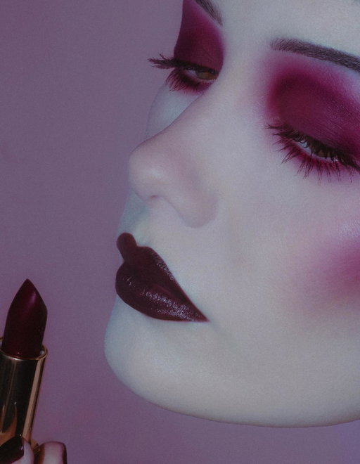 @chanel.beauty Rouge Noir inspired look 🖤 
rose petal eyes paired with the iconic shade
