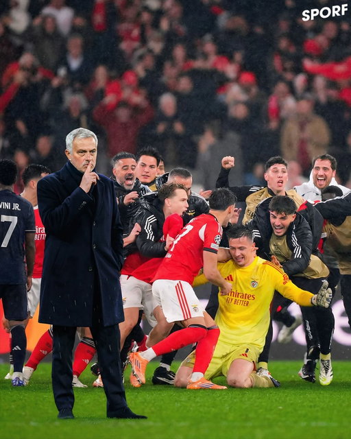 Admin will tell the kids that this is how José Mourinho celebrated after a 𝐆𝐊 𝐒𝐂𝐎𝐑𝐄𝐃! 🤣🤫