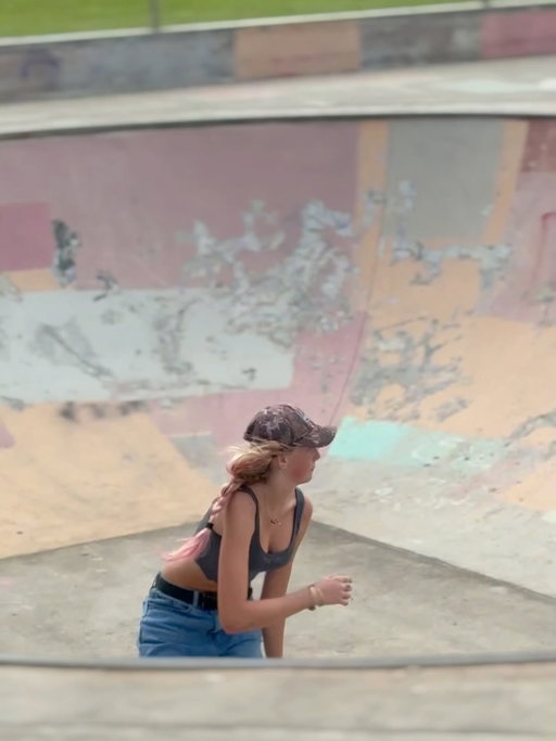 💎Hawai’i livin’ in @volcom • @volcomwomens • @volcomskate