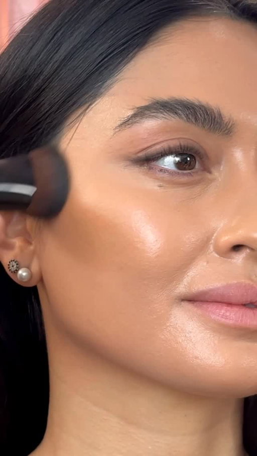 Effortless sculpting with Tinted Blur Balm.

Global Beauty Director @tayabaxmercier uses Tinted Blur Balm in shade 04 for a subtle sculpted looked.

Available now @cultbeauty.