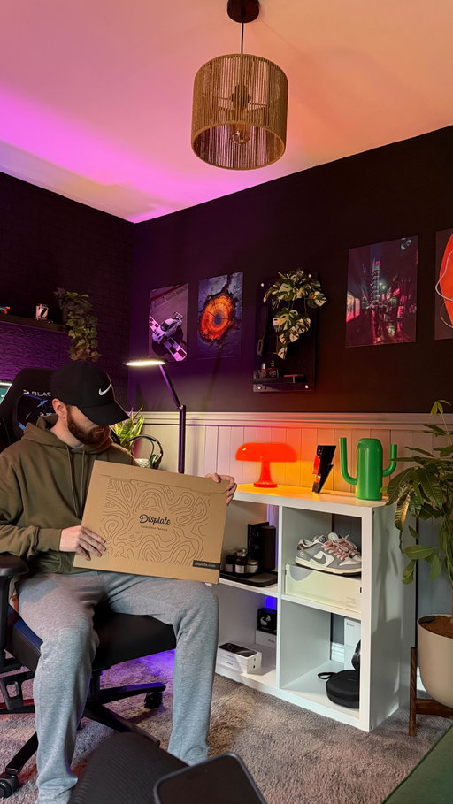 These just changed my wall completely 😍 The detail on the @displate metal posters are actually insane 👀

Would you hang these in your space, yes or no? 

Thanks for sending these out! 

#Displate #metalposter #desksetup #bedroomideas #cozyroom