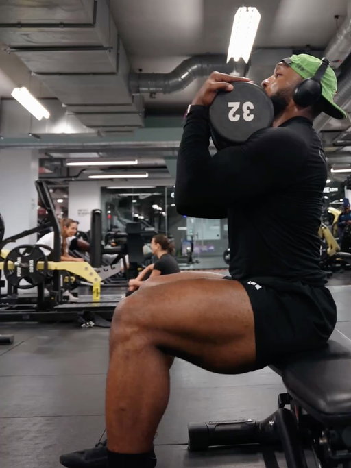 Posterior Leg session 🔥 This is one of my leg workouts that has helped me really build my hammies and glutes, yes it may seem alot but i go through a periodised phase with my session so a few weeks of high volume like this and a few weeks of lower volume. 

Years of training has taught me to always periodise and have progressive overload in my routine to help grow my legs. 

.

📝 
DB Seated GM 3 x 10 
Smith machine Stiff Leg RDL 4 x 10
Lean over Split squats 3 x 10 Ea
Lying leg curl 3 x 12
Seated Abductors 3 x Dropsets (10*10)
GHR 3 x 10
.

Check out my app for 7 days free trial for a full comprehensive training and nutrition program! 

#legs #legdayworkout #posteriorchain #fitness