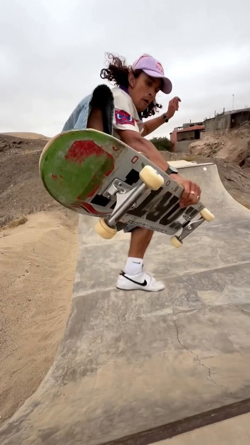 Desert Ramp session in Namibia 🇳🇦‼️ This has got to be one of the most unique mini-ramp locations @brands_valjalo has ever skated at! 

#RedBull #RedBullSkate #GivesYouWiiings