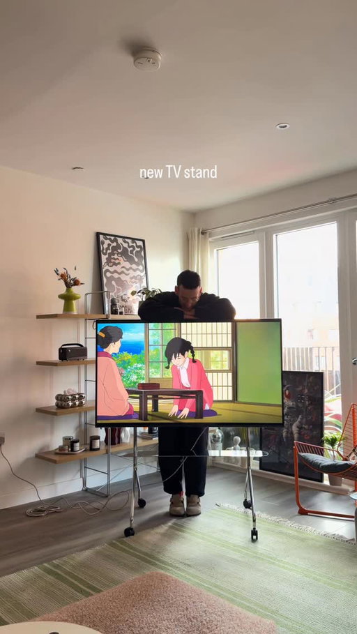 Treated myself to a new tv stand 
#pedestal #pedestaltv #tvstand #chrome #chromefurniture