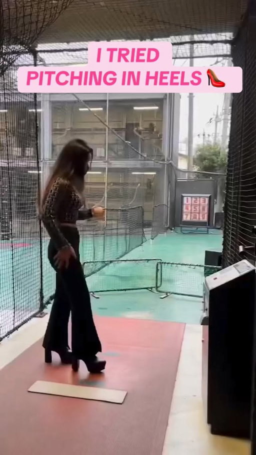 Pitching in heels 👠😱
#basbeall #softball