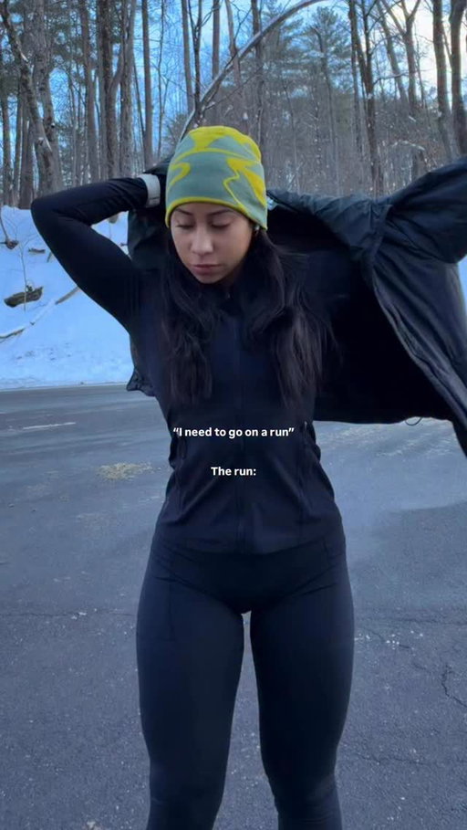 Crisp air & the snow crunch is what I need 💆‍♀️❄️
-
-
-
#running #winterrun #wintergear #runningcommunity