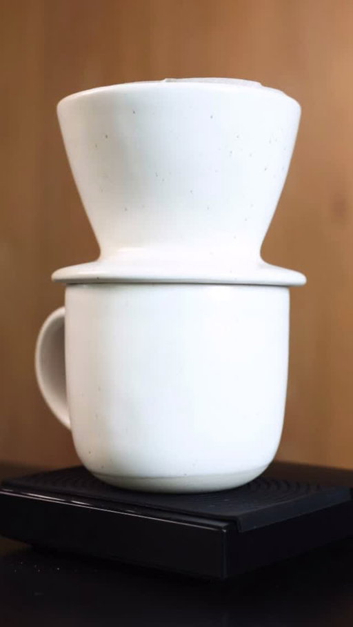 Who else is with me in the non-reusable coffee cups? Seriously these things must be 80,000 years old 🙄 It’s just not good coffee. #interiordesign #coffee #home #homedecor #singleuseplastic