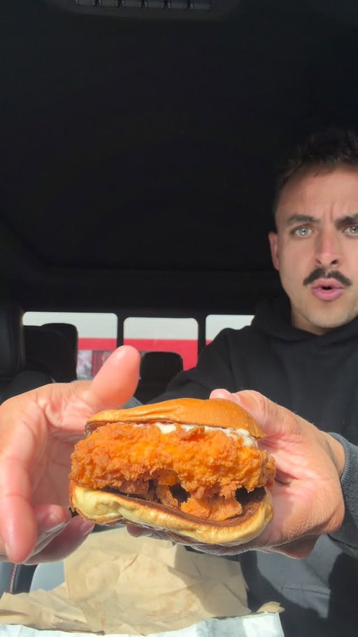 Whoops, guess I gotta go back to @hardees , which I don’t mind one bit! Now it’s your turn 🤤 $4.99 but only for a limited time! Get em while you can #hardeespartner