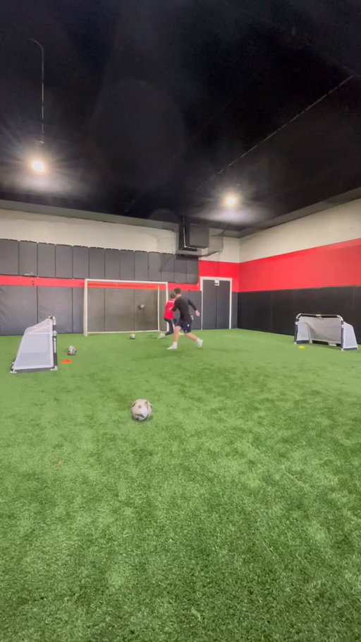 This rational finishing drill is all about reading the play fast and executing even faster. At the highest level, especially in tight spaces, you don’t get time you create it. One touch to set, one touch to finish, react to cues, and punish mistakes. That’s the difference between good players and pros.

If you want to improve your speed of play, decision-making, and finishing under pressure, book your 1on1 or small group session.
📩 DM us to get started.

📲 Contact us:
🌐 AbsoluteFootballTraining.com
📧 info@absolutefootballtraining.com
📩 DM us @absolutefootballtraining 

#canadasoccer #footballtraining #SoccerTraining #Finishing #speedofplay