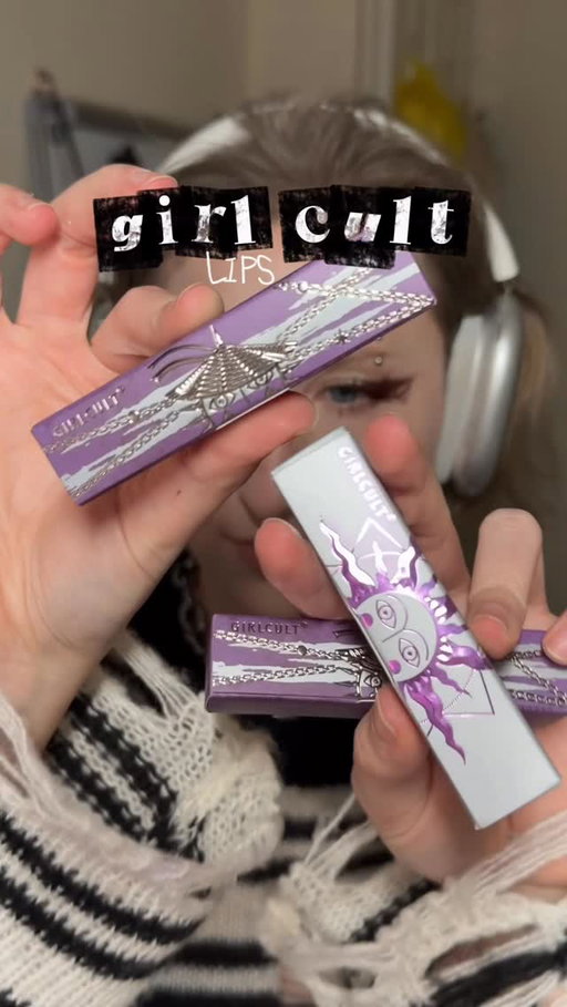 Girl Cult new collection 🖤⚔️

I may or may not have bought 6 shades (accidentally) I also really wanna buy one of the palettes but their asymmetry is making my skin crawl

•
#gothmakeup #altmakeup #cbeauty #girlcult