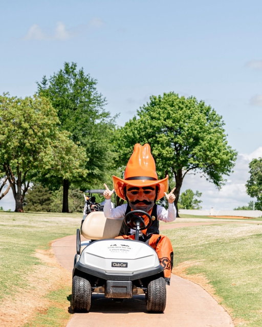 'Twas the night before tee time...

#golfschool | #GoPokes