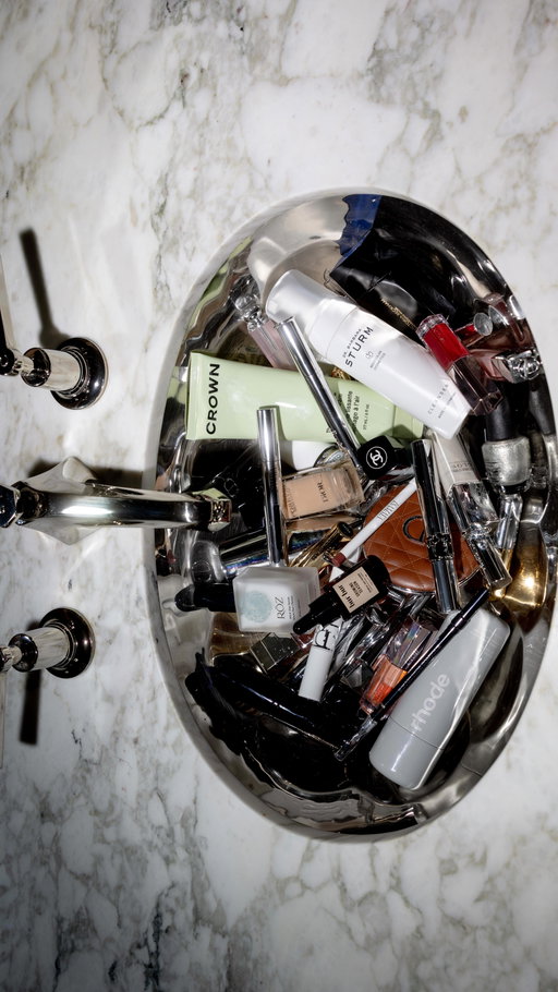 MY BEAUTY ESSENTIALS This week on my Substack newsletter, WEARSTLERWORLD: a look at what’s been on my vanity lately. I think about skincare and makeup the same way I think about design—editing, intention, and knowing when enough is enough. This one includes a few new staples, things I keep returning to, and a conversation with someone whose work I’ve admired for a long time. Full post now live on WEARSTLERWORLD — link in bio. XK
