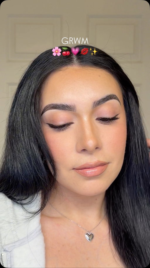 I missed doing winged liner 🥹💗 If you have any questions on the products I used lmk or if you want a 🔗 sent to your dm with all product deets just drop a “put me on” in the comments 🫶🏼✨
.
#grwm #grwmmakeup #makeup #makeuptutorial #beauty