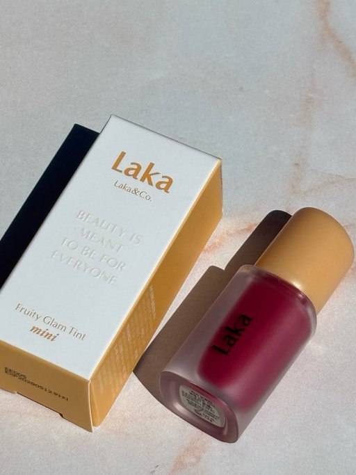 January was intentionally quiet over here — a bit of space, a bit of resetting.

Easing back in with Laka @laka.global @laka.official — effortless, soft-blur colour that feels easy and wearable 🤍

#Laka
#KBeauty
#LipTint
#FruityGlamTint