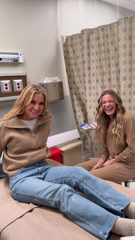 we understood the assignment: drama, nostalgia and a little emotional sabotage. you’re welcome 😉 

#ultimatecrossover #thestory #greysabc #911nashville #blyxie  @911nashville @greysabc