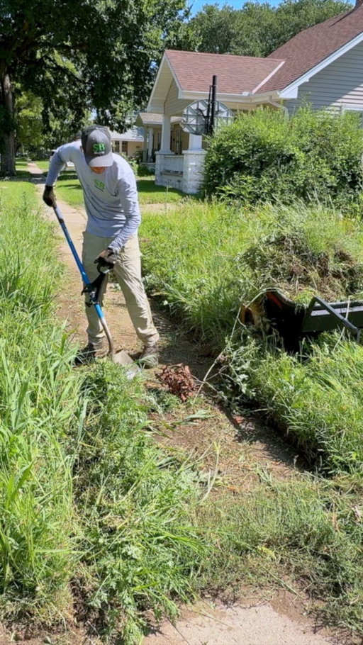 I pulled over for a STRANGER and he wasn’t sure he could TRUST ME #mowing #edging #cleanup #asmr #satisfying #sbmowing #cleaning #overgrownyard #fyp #fypシ #viral #viralvideo #transformation #overgrown #maruyama #badboymowers
