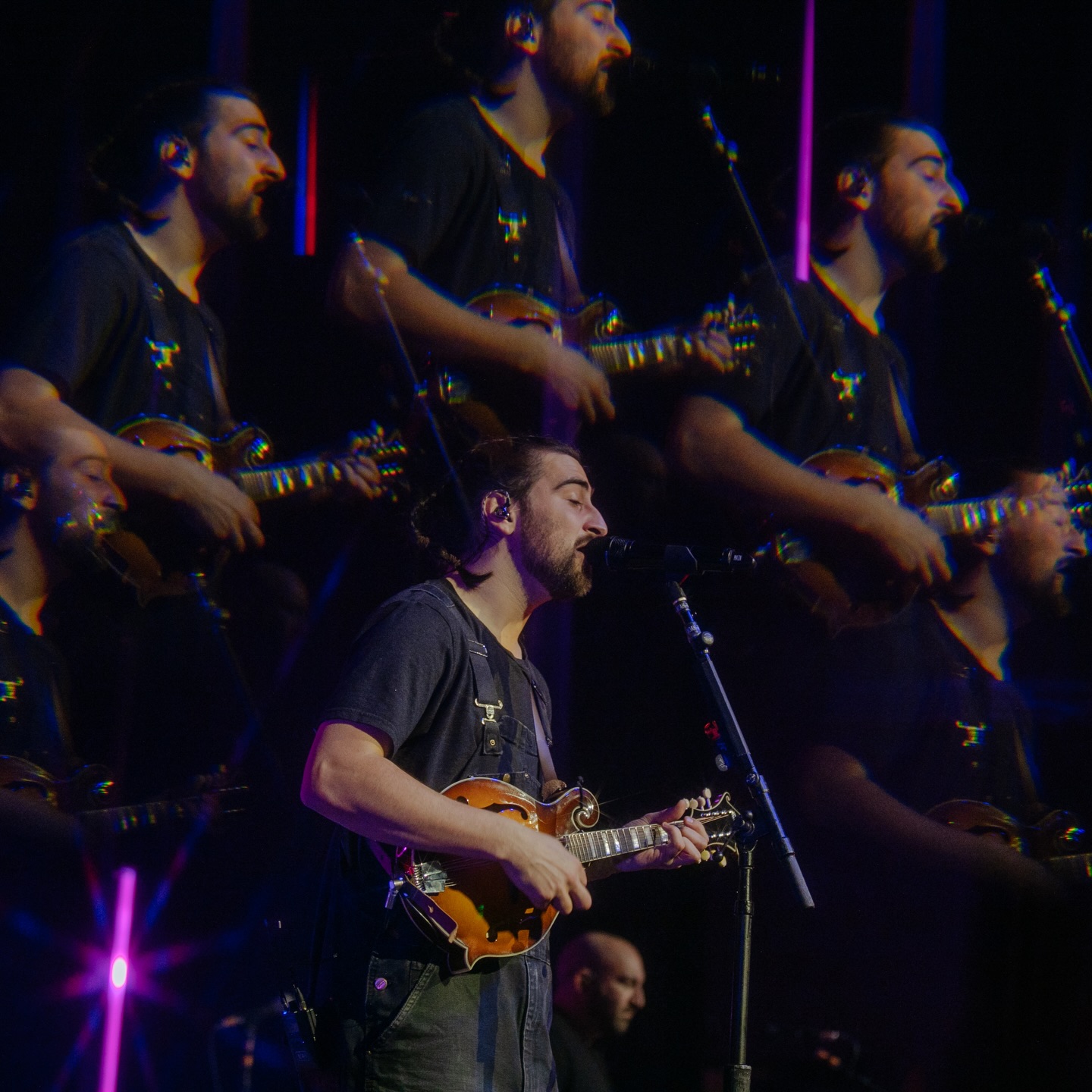 We’re not saying you have to come back to play The Great Divide at the Ryman @noahkahanmusic…but we’re also not *not* saying that 👀

📸: @catherinepowell