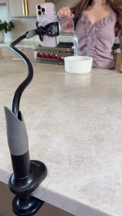 Amazon Gooseneck Phone Holder! 
🔗COMMENT “PHONE” to receive a DM. 
Perfect flexible phone holder that can free your hands to watch movies and recipes, make FT or scroll on your phone 📱🖤

#amazonhome #amazonoffice #gooseneck #handsfree #scrolling