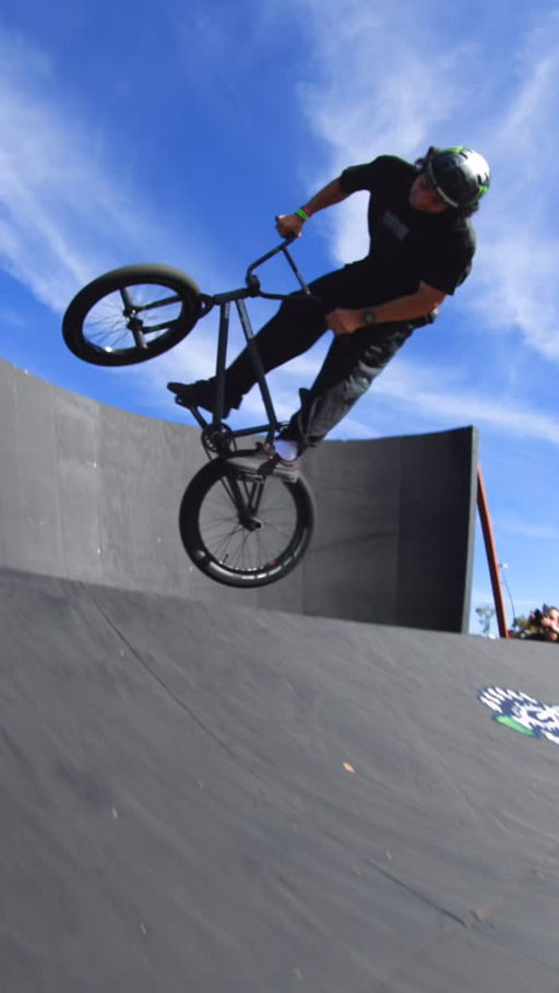 More clips from the @monsterenergy “STREET SESSION” 💚🔥🕸️- Full highlights over on www.OURBMX.com // Clips by @bmx