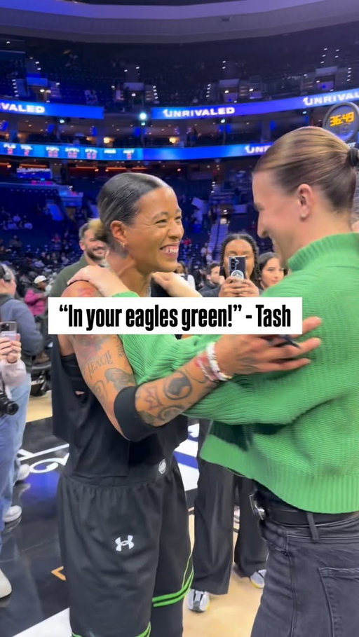 Sabrina Ionescu surprises Natasha Cloud at Philly is Unrivaled

 #symonewiththesports #unrivaled #womensbasketball #natashacloud #sabrinaionescu
