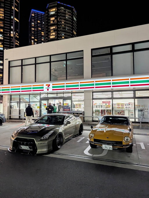 Last night @dino_dalle_carbonare and I gathered some of the best Nissan builds in Tokyo for a cruise that lasted till 2:30 am in the morning. Which means multiple stops to @7eleven for snacks and drinks along the way to keep us going 😋

Stay tuned for a #WhereLarry episode on my YouTube channel! 

#7eleven #tokyo #nissan #CarsOf7ELEVEn